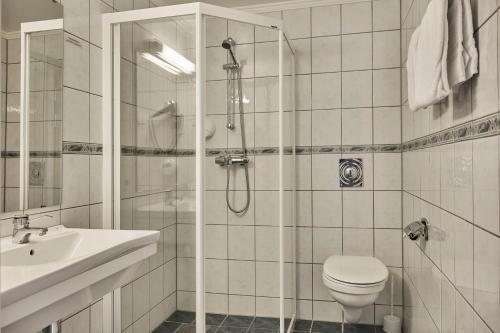 Bathroom, Sola Strand Hotel in Stavanger