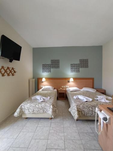 3 twin beds