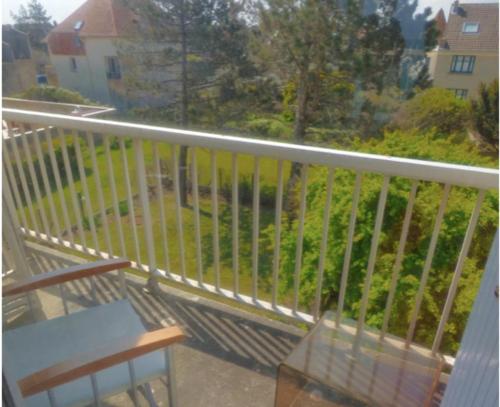 Beautiful flat on the water - image 8