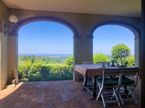  Podere Morena with sea view, private terrace by ToscanaTour Greg, Pension in Guardistallo