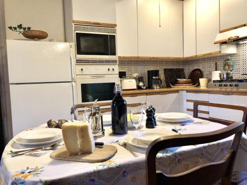 Konyha, Podere Morena with sea view, private terrace by ToscanaTour Greg in Guardistallo