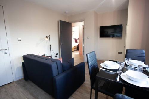 Modern Stylish 2 bed Apt Great Transport Links