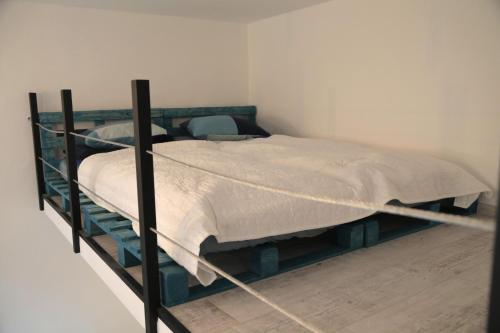 Sweety Blue Apartman near Oktogon - image 4