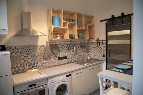 Sweety Blue Apartman near Oktogon - image 12