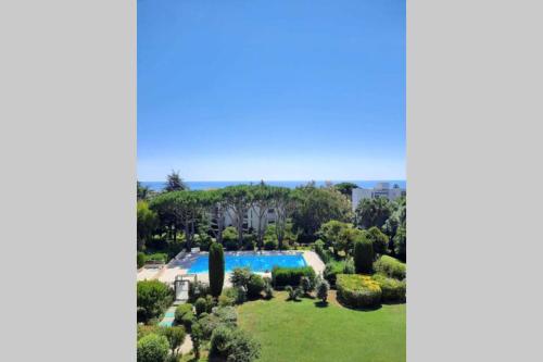 T2 avec magnifique vue mer, piscine, clim, parking