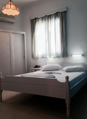 Helliniko Hotel, Parikia (fotografie 4)
