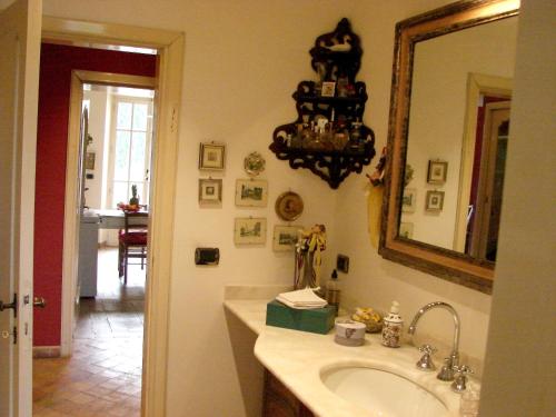 Bathroom, 4 bedrooms villa with private pool jacuzzi and enclosed garden at Mogliano in Mogliano