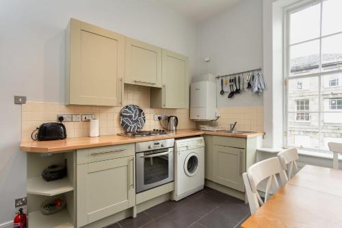 Historic City Centre Apartment Modern Comforts