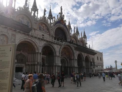 Centrale Venice Apartments - image 2