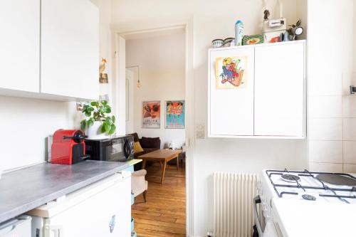 GuestReady -- Beatnik's Home near Montparnasse - image 4