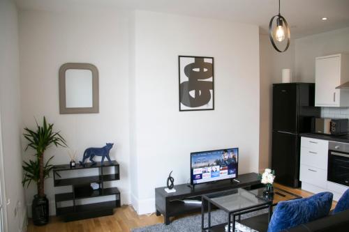 FORTUNAE'S DESIGNER APARTMENT- by fang