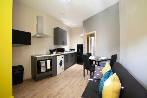 Newley Refurbished Wigan Central Apartment 2Bd