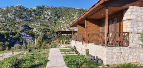 Milyos Hotel in Bucaka