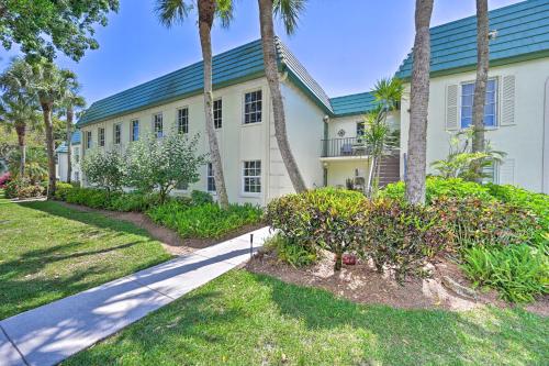 Naples Condo with Enclosed Balcony and Lake Views!, Naples (fotografie 3)