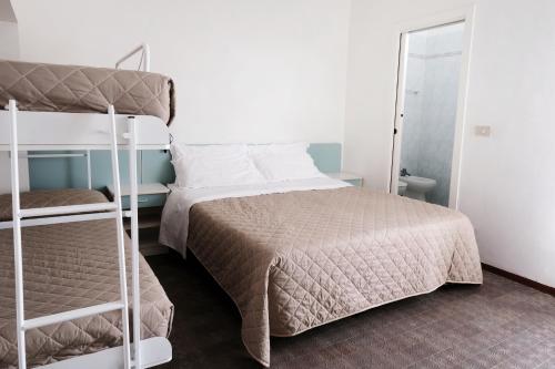 Economy Triple Room