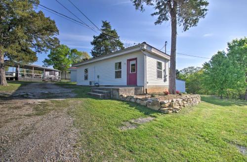 Henderson Getaway 1 Block to Norfork Lake! - image 4