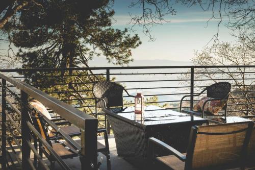 Secluded Home on 1-Acre Lot with Unparalleled Views in Skyforest, USA