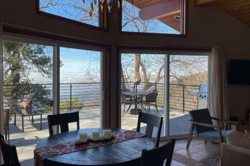 Secluded Home on 1-Acre Lot with Unparalleled Views in Skyforest, USA