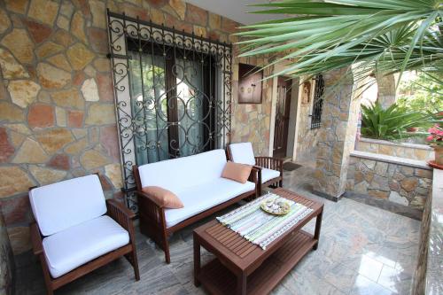 DANA & STELIO Comfort Studio Apartment - image 4