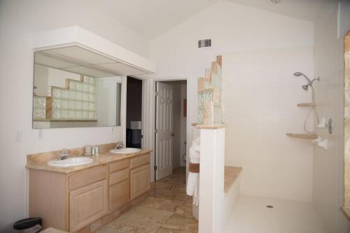 SWISS 47 - Golf Course - main image