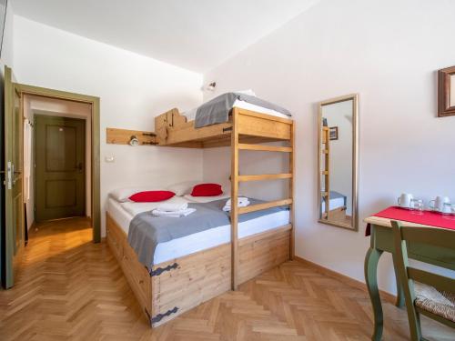 Apartment House Berghi - image 8