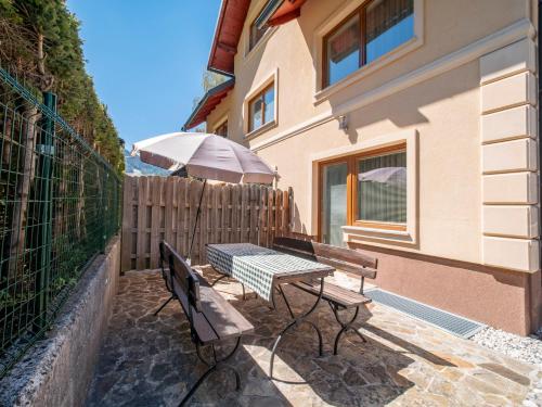 شرفة/ تراس, Berghi Hotel & Apartments in كرانجسكا جورا
