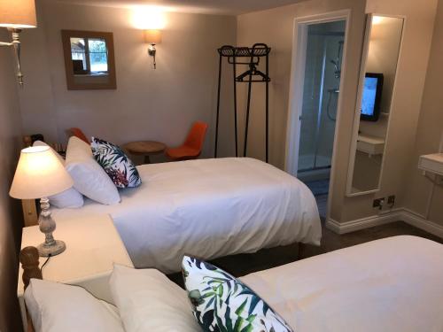 Cotswold Merrymouth Inn - image 3