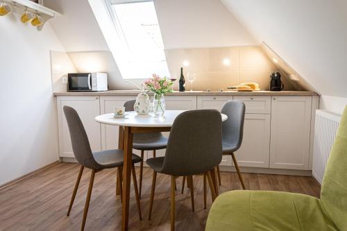 Szigligeti Mandula Kert Vendégház (Szigligeti Mandula Kert Vendeghaz) in ซิคลิเกท