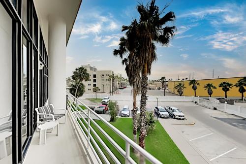 All-Suite Sunchase IV Haven - Pools Walk to Beach condo - main image