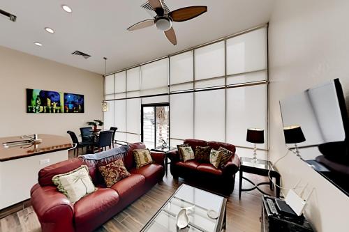 All-Suite Sunchase IV Haven - Pools Walk to Beach condo - image 2