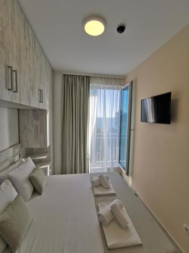 1 queen bed