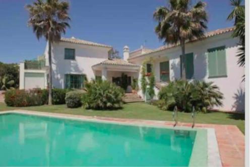 VILLA FRONTBEACH MARBELLA