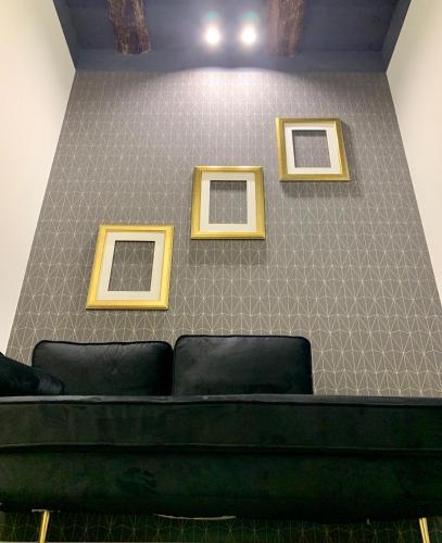 Toledo Boutique Rooms – Naples, CO