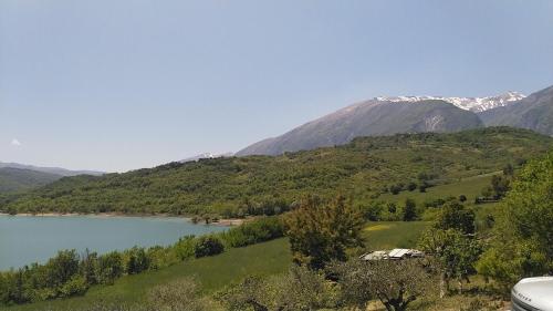 Lake Retreat - Aventino Apartment - Beautiful lake and mountain views - Palombaro