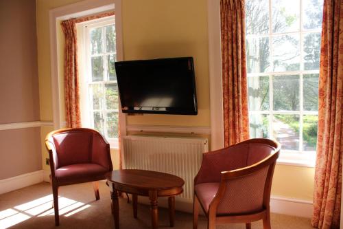 Superior King Room image 3