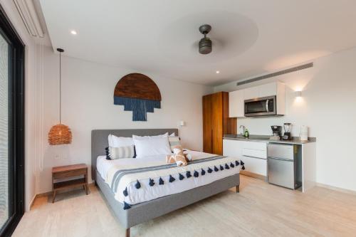 LAGUNAS Central Park Luxury Studio with Pool view Balcony & Gym
