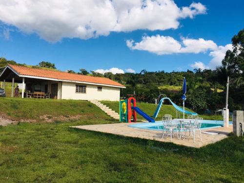 Úszómedence, Sítio Santo Agostinho (Sitio Santo Agostinho) in Porangaba (Sao Paulo)