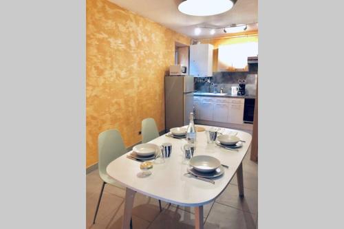 . F3 - NEUF - 4/6 p - lits King size - Wifi - Cour
