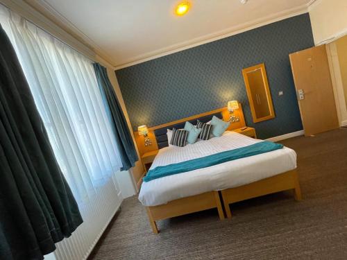 Iris Hotel Llandudno - image 2