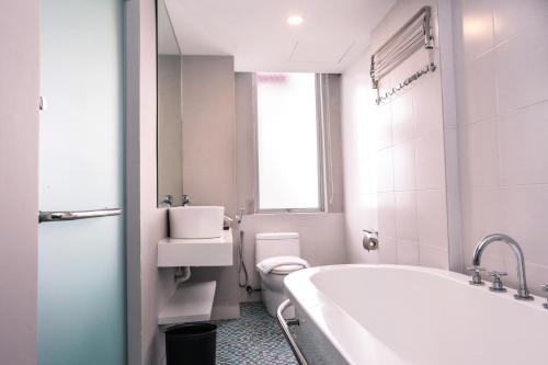 room detail thumbnail 2