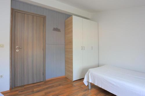 Apartments with a parking space Mastrinka Ciovo - 4324 - image 12