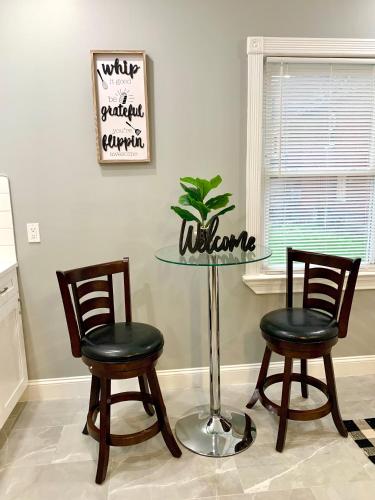 The Roulette Duplex- With Private Yard & Parking, Minutes From Falls & Casino by Niagara Hospitality