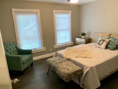The Roulette Duplex- With Private Yard & Parking, Minutes From Falls & Casino by Niagara Hospitality, Niagara