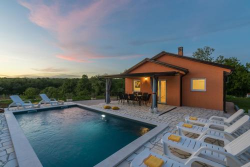 Villa Pendolina with Private Pool, Buje