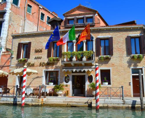 Ai Mori d'Oriente, Venice