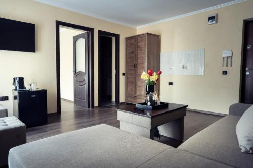 London Apartments Vaslui in Vászló