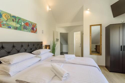 Vila White - image 2