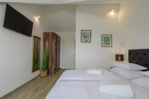 Vila White - image 13