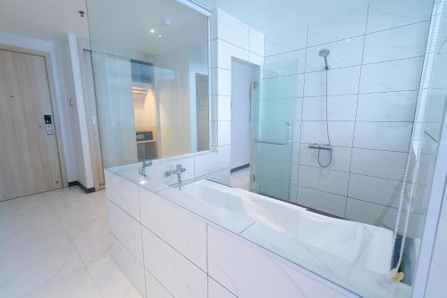 Deluxe Double Room room in Holiday One Hotel