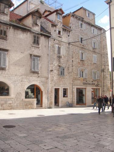 Deluxe Collection Hotel Kastel - image 2